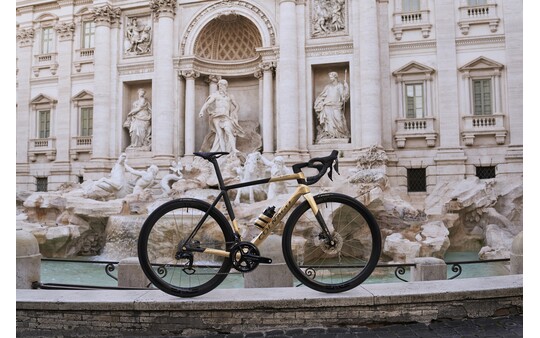 Record-breaking Colnago Gioiello Numero 1 sells for 120,650 CHF at Sotheby’s Geneva Luxury Week